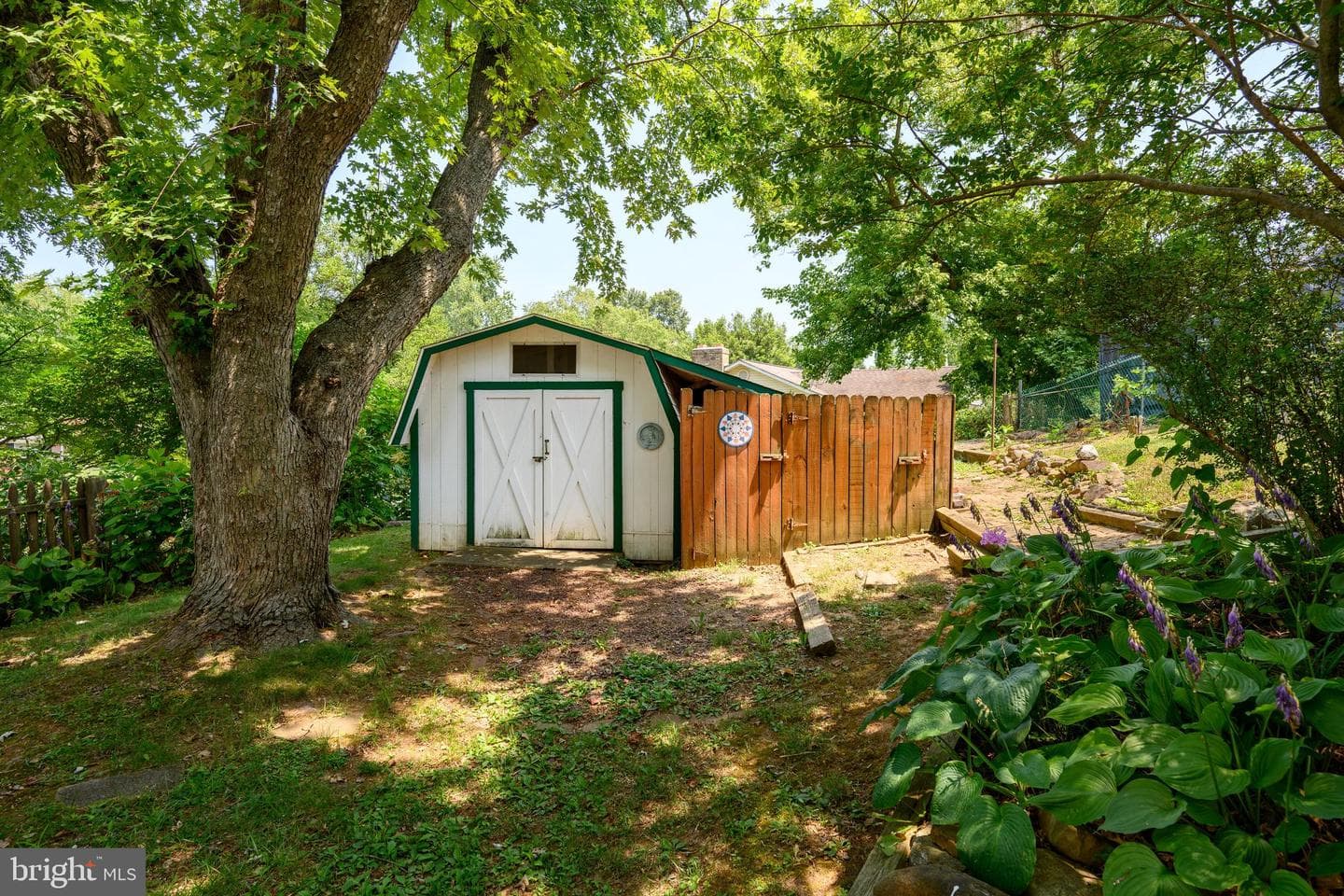 200 Manor Avenue photo 34