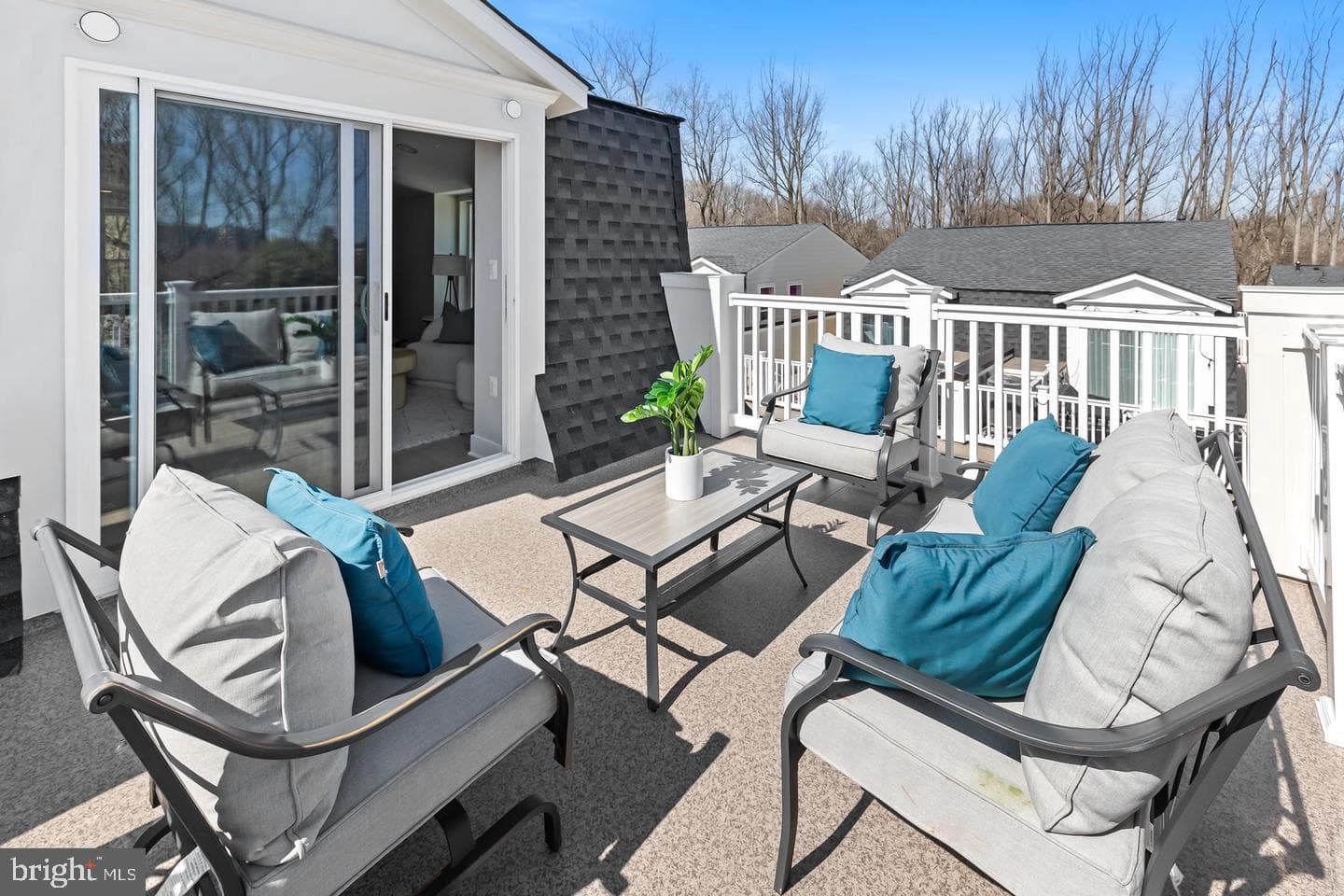 10302 Grosvenor Place photo 37