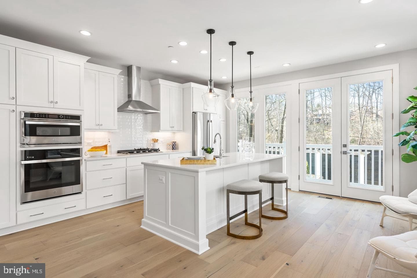 10302 Grosvenor Place photo 8