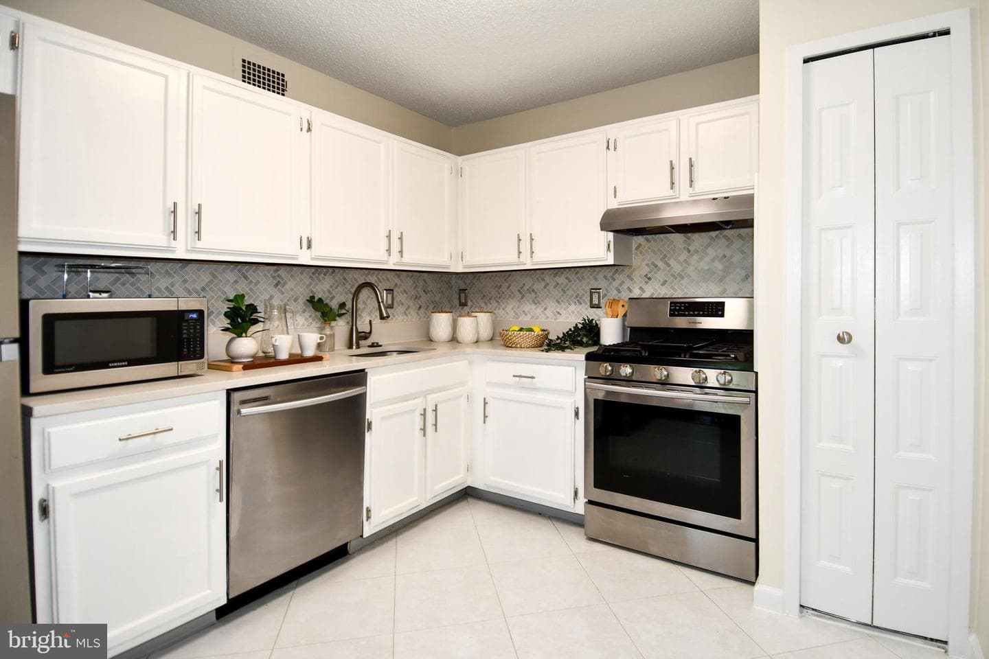 5225 Pooks Hill Road #222n photo 16