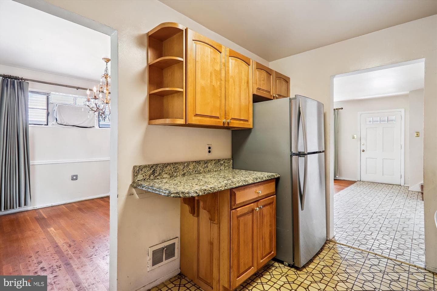 9507 Adelphi Road photo 14