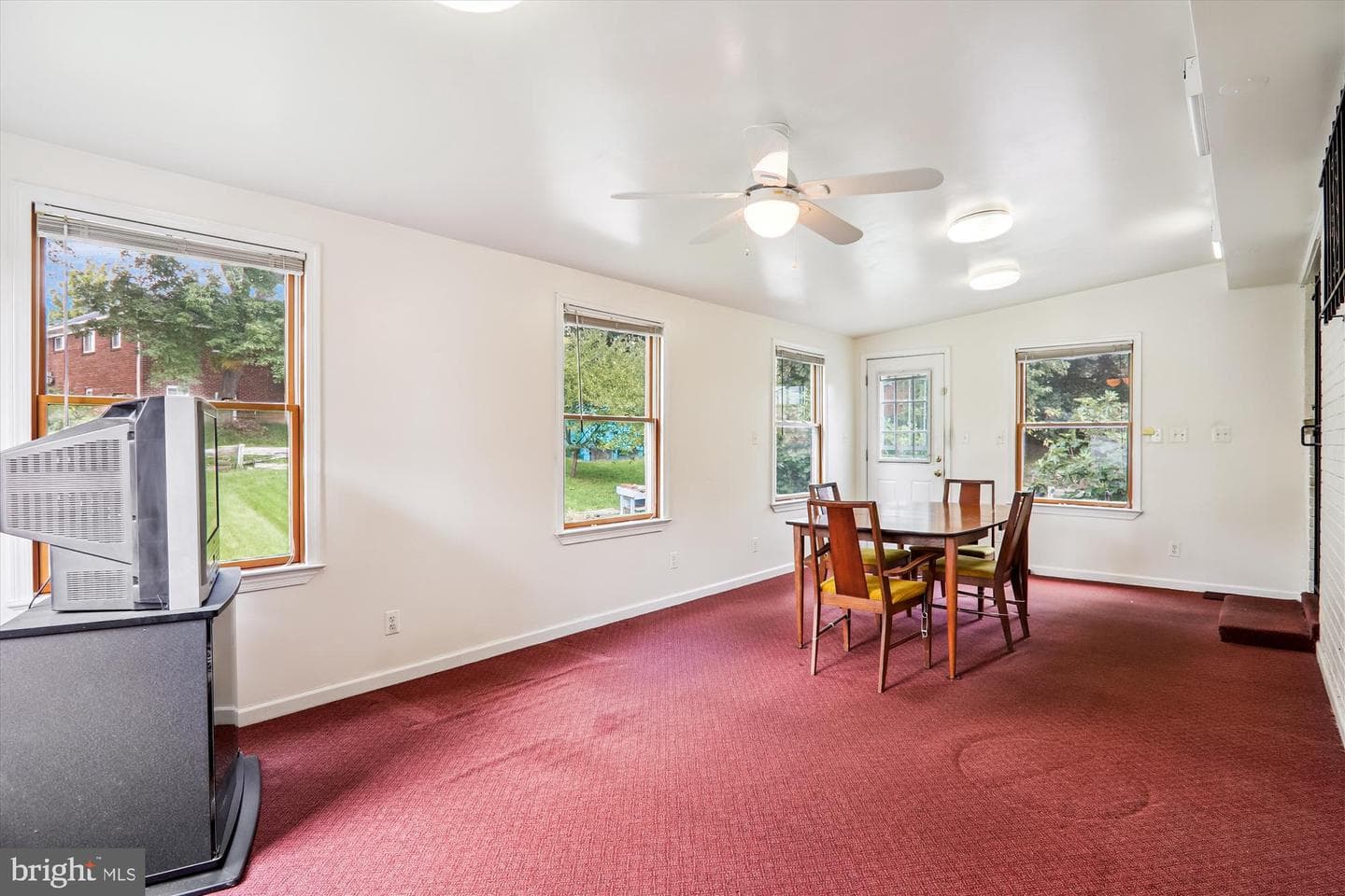 9507 Adelphi Road photo 17