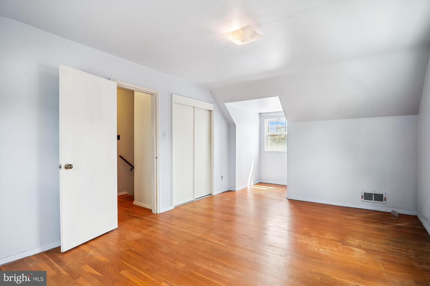 9507 Adelphi Road photo 25