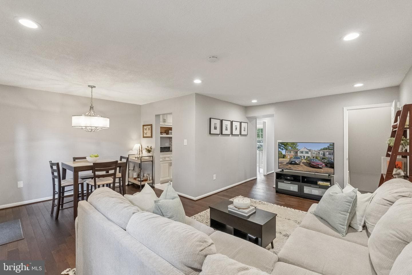 7 Cornerwood Court photo 3