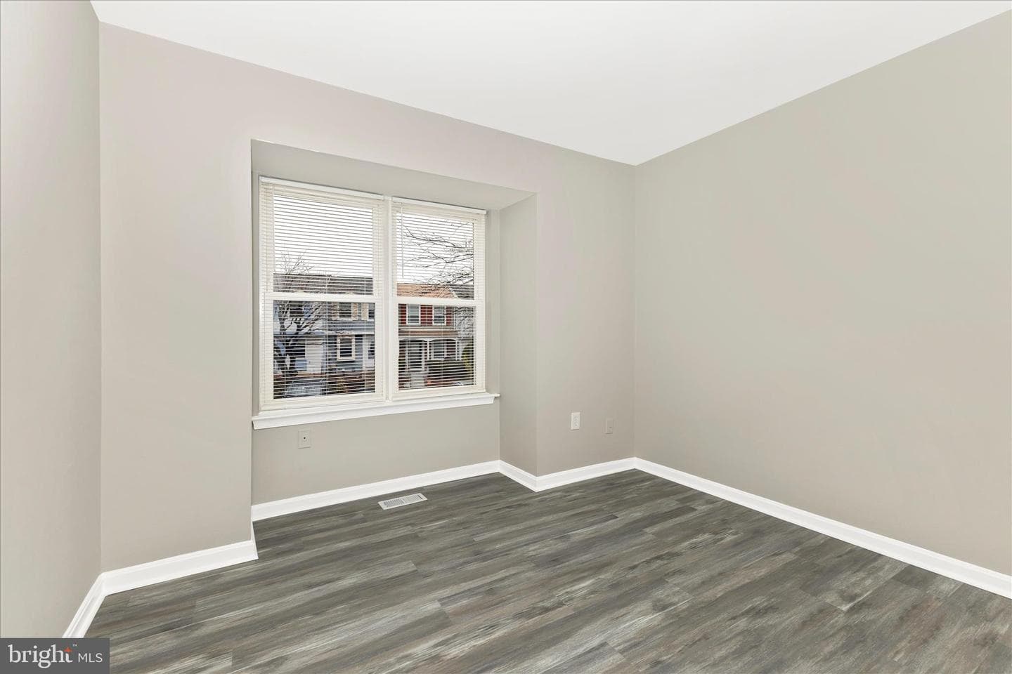 2861 Shepperton Terrace photo 22