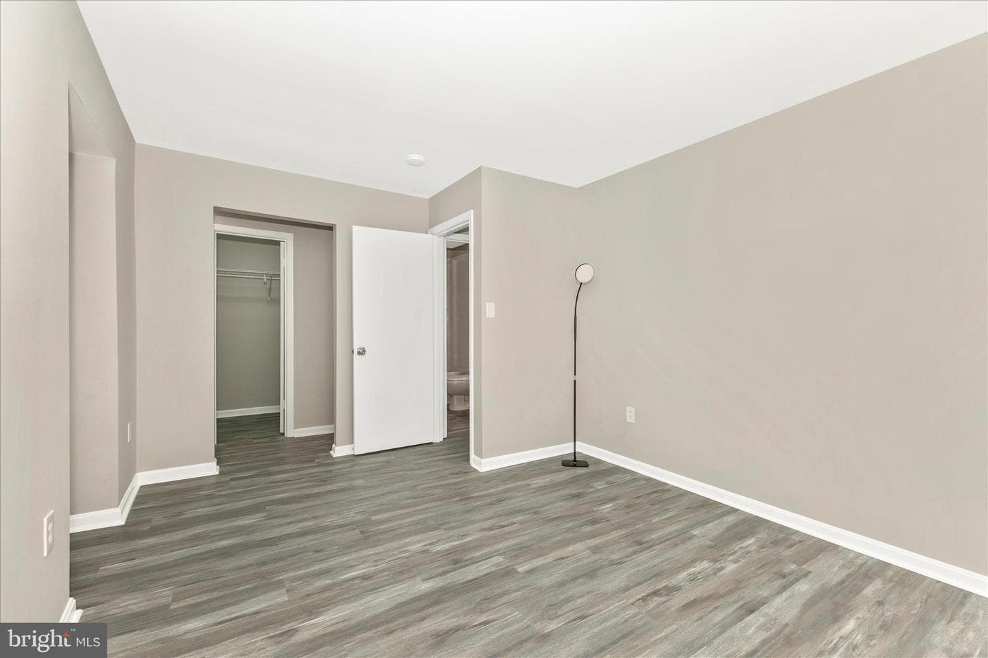 2861 Shepperton Terrace photo 23