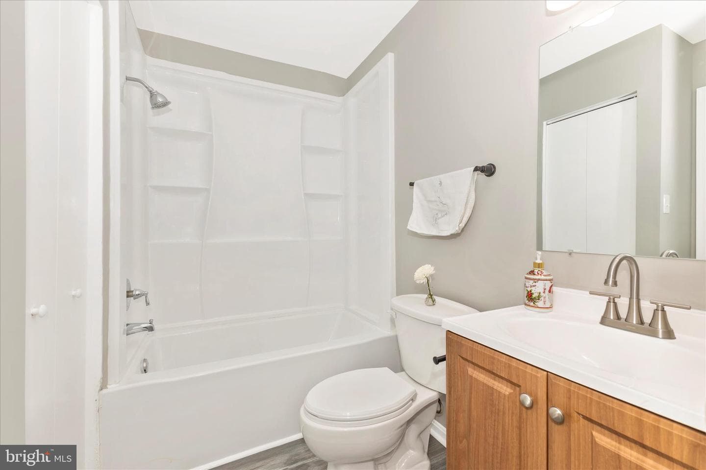 2861 Shepperton Terrace photo 32