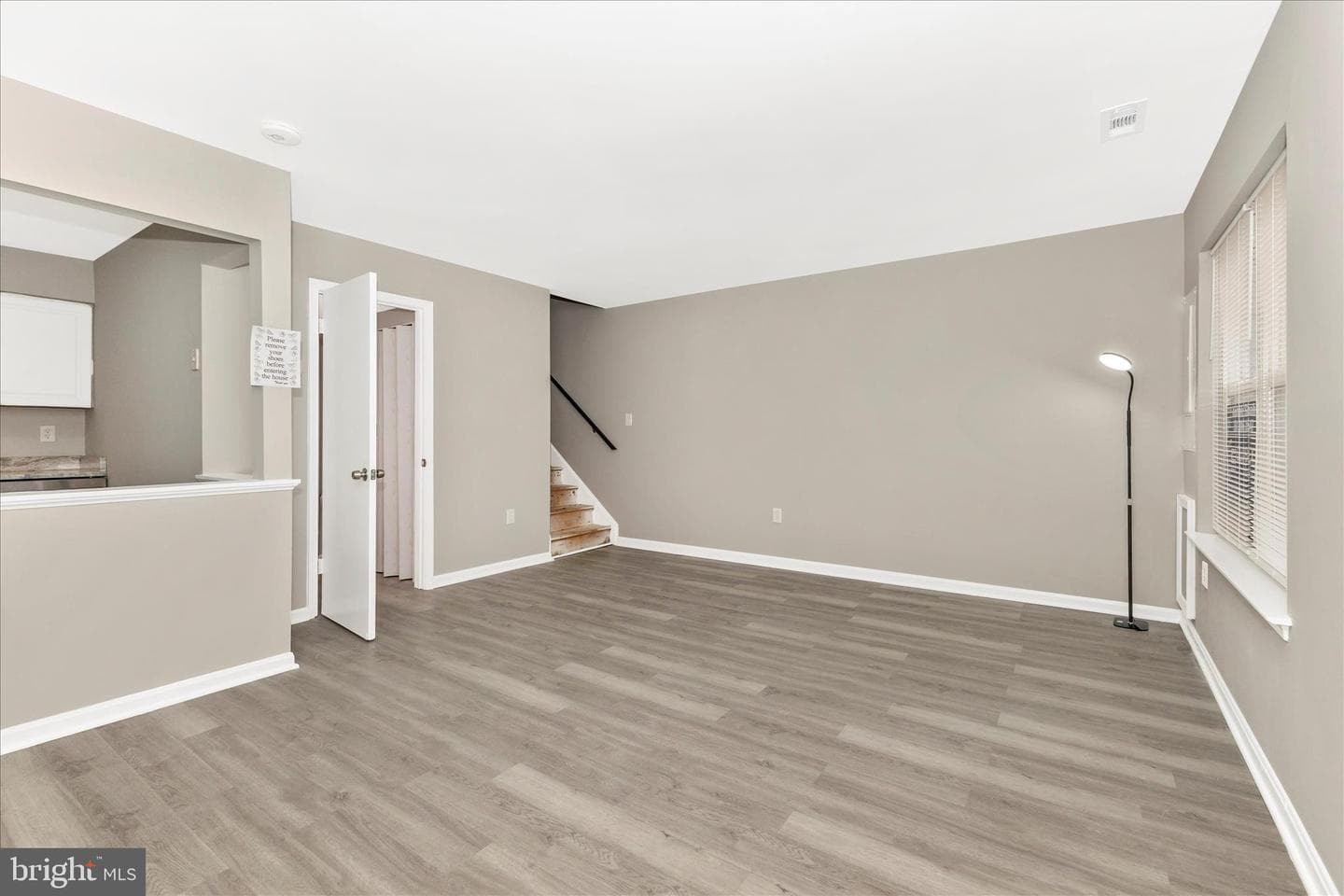 2861 Shepperton Terrace photo 9