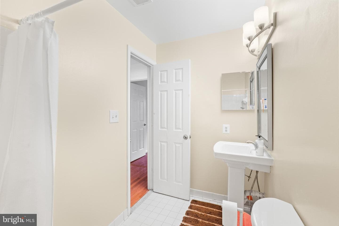 596 Chestertown Street photo 43