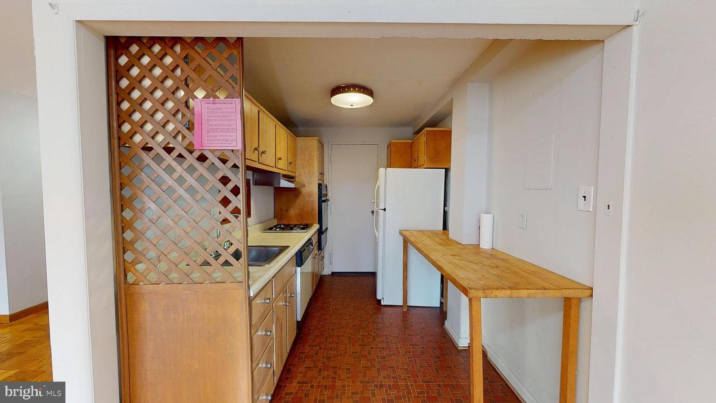 10201 Grosvenor Pl # 527 photo 12