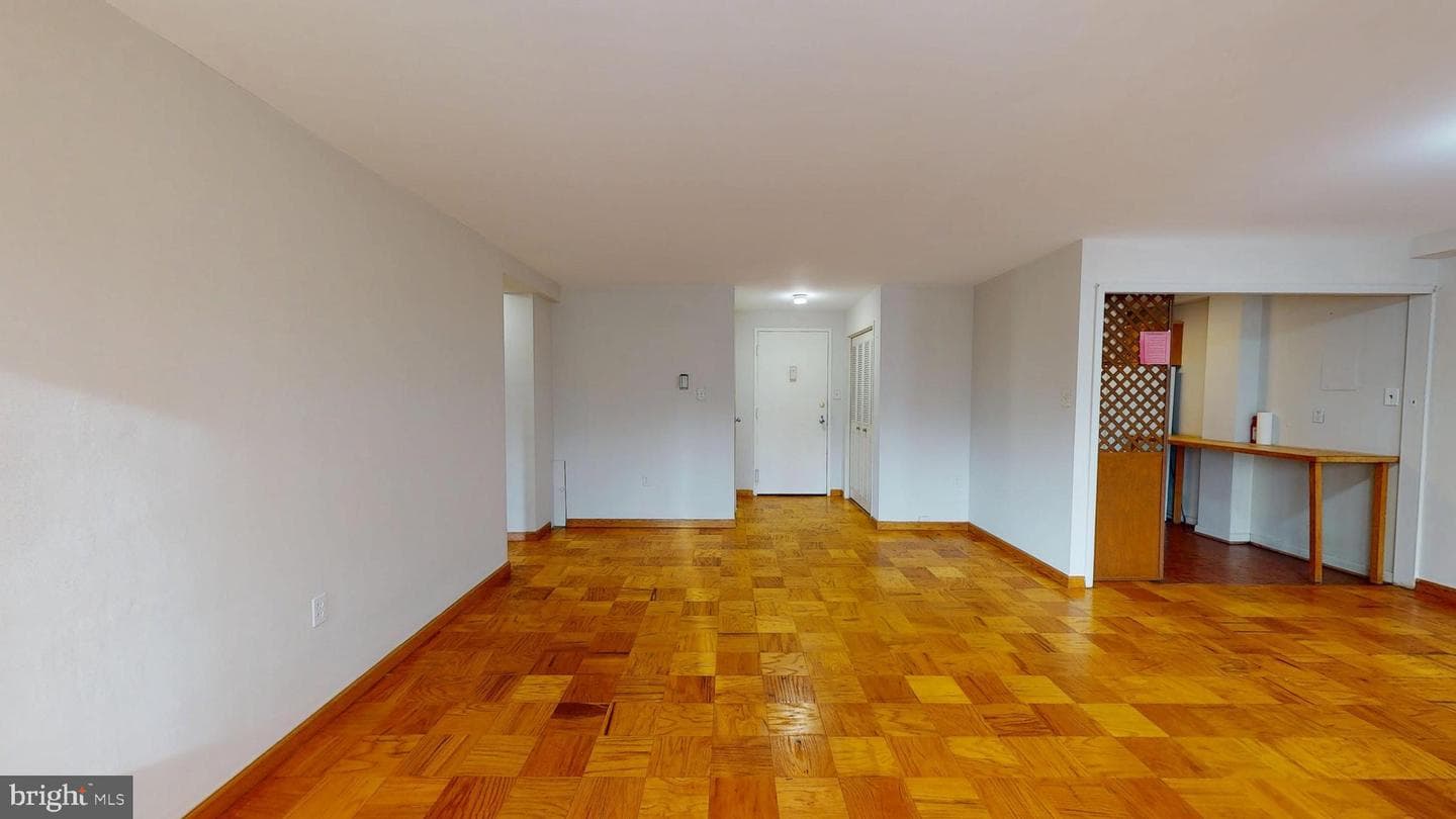 10201 Grosvenor Pl # 527 photo 17