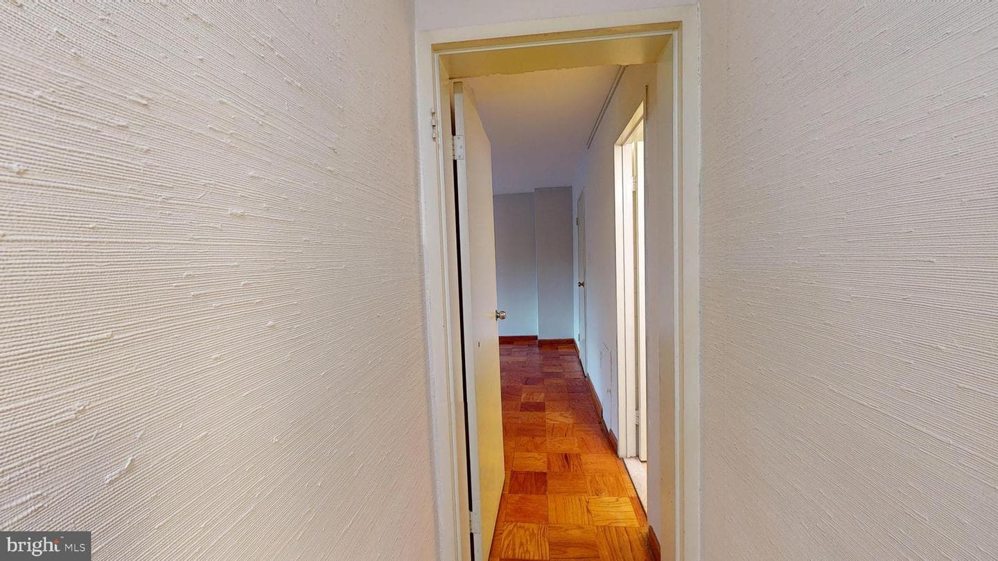 10201 Grosvenor Pl # 527 photo 26