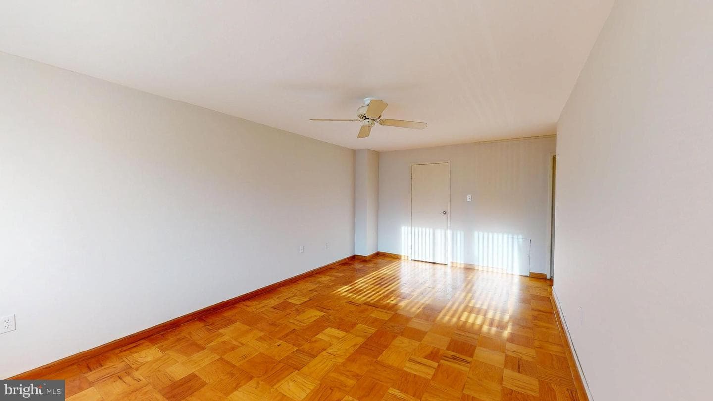 10201 Grosvenor Pl # 527 photo 32