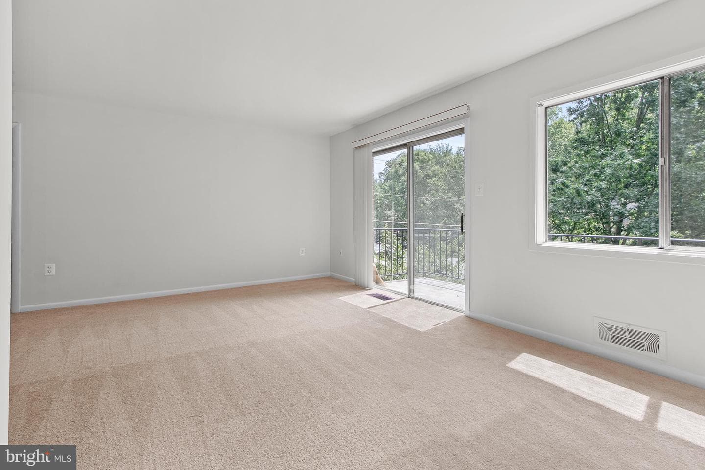 10626 Weymouth Street #204 photo 15