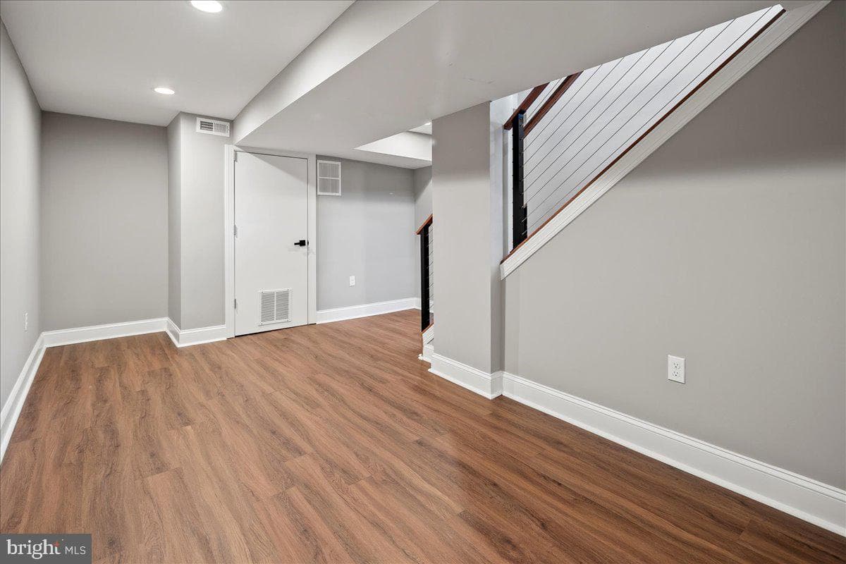 111 Sunnyside Road photo 36