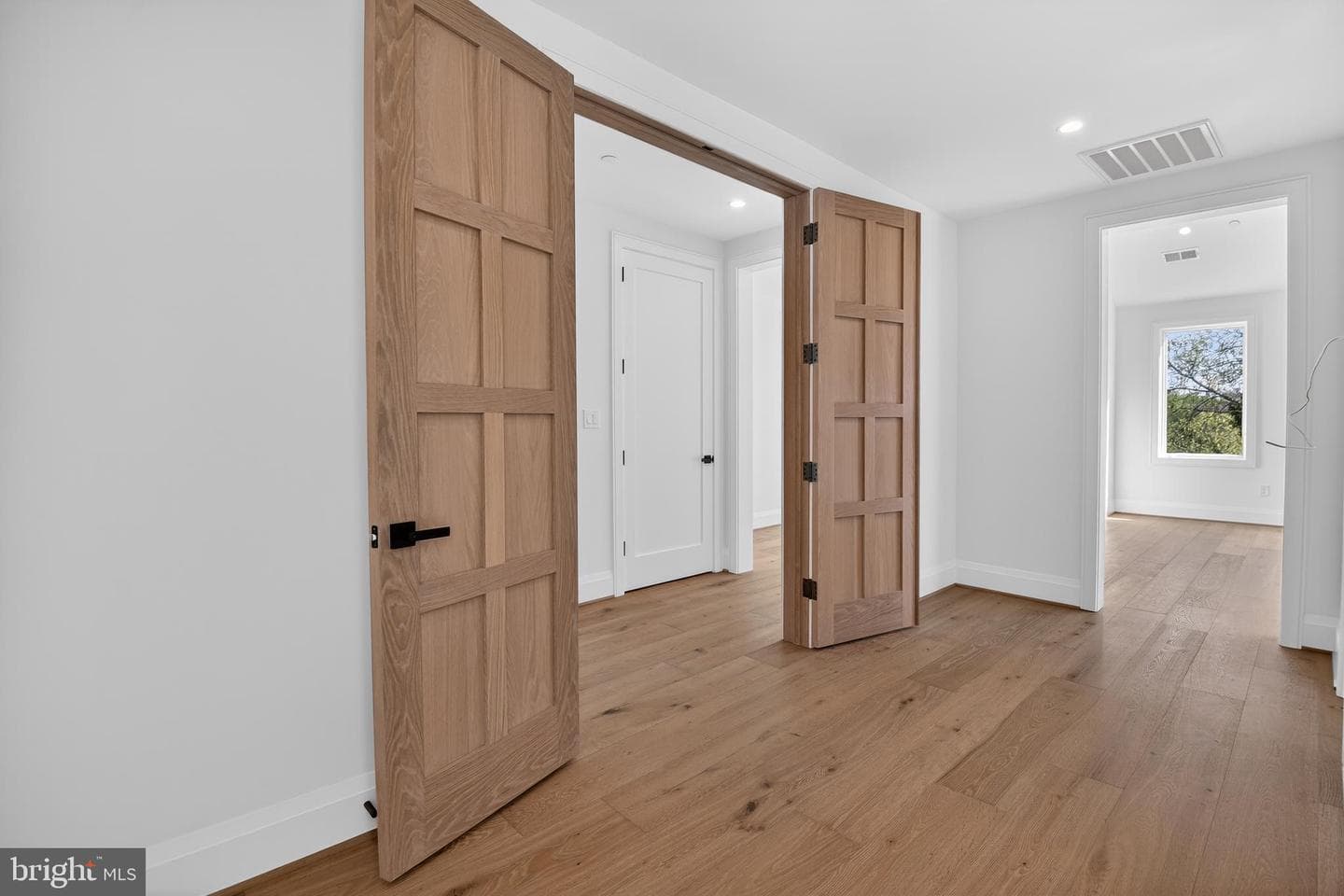 5011 Newport Avenue photo 29