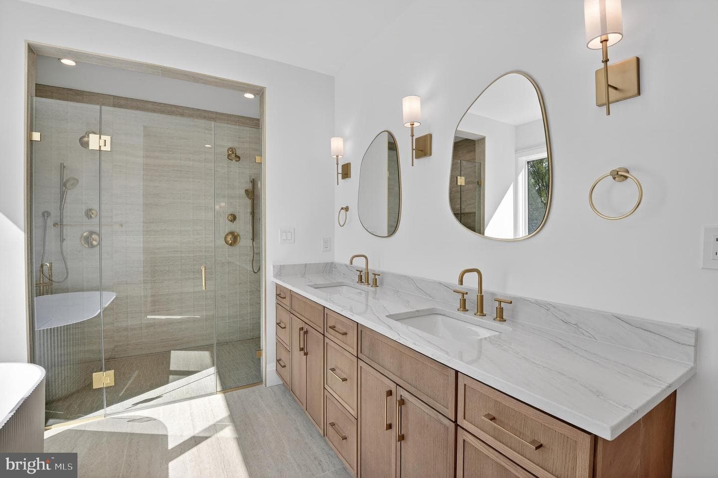 5011 Newport Avenue photo 36