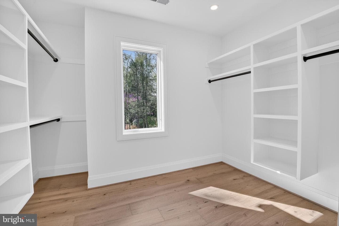 5011 Newport Avenue photo 38