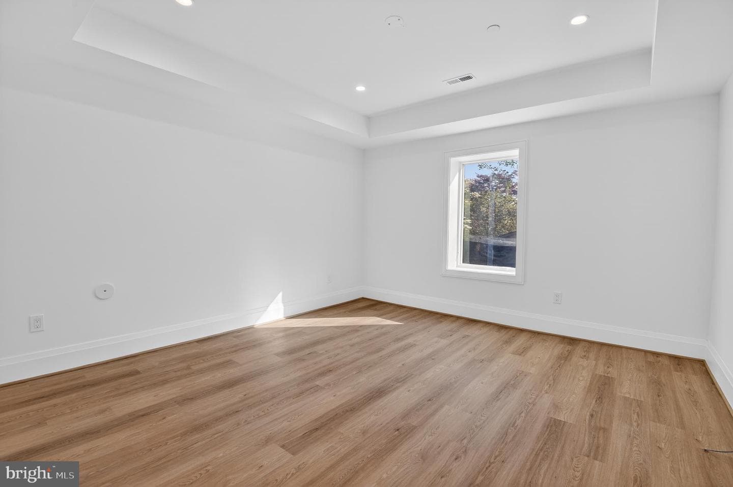 5011 Newport Avenue photo 56
