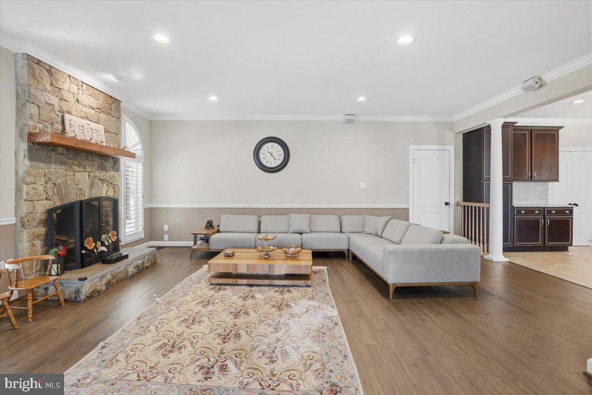 11221 Welland Street photo 16