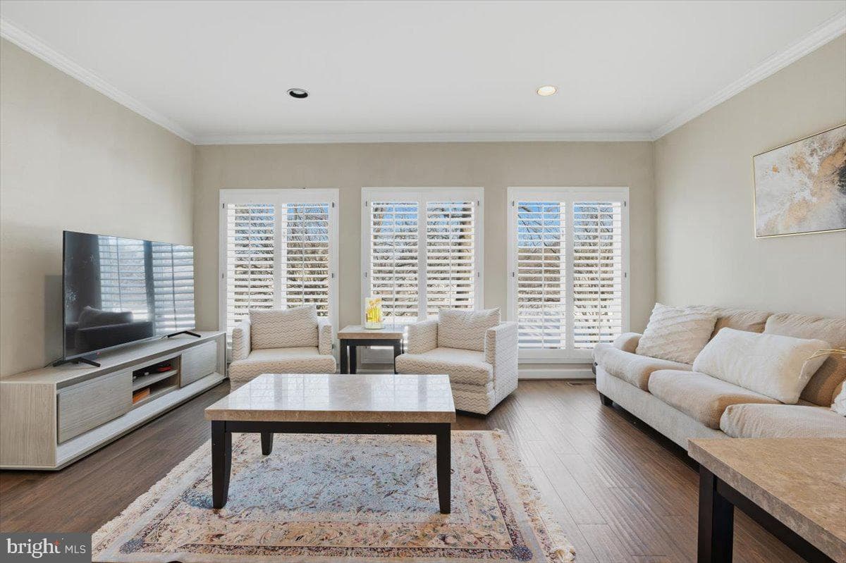 11221 Welland Street photo 17