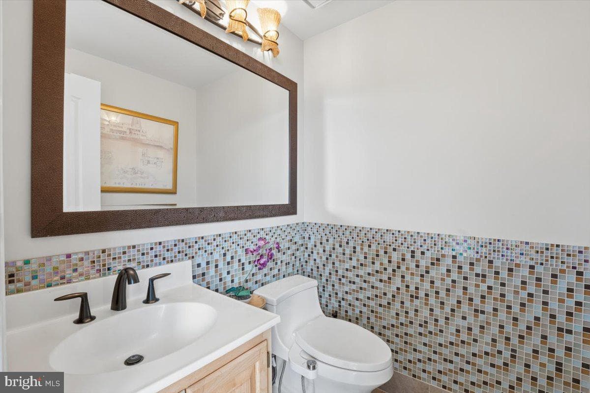11221 Welland Street photo 25