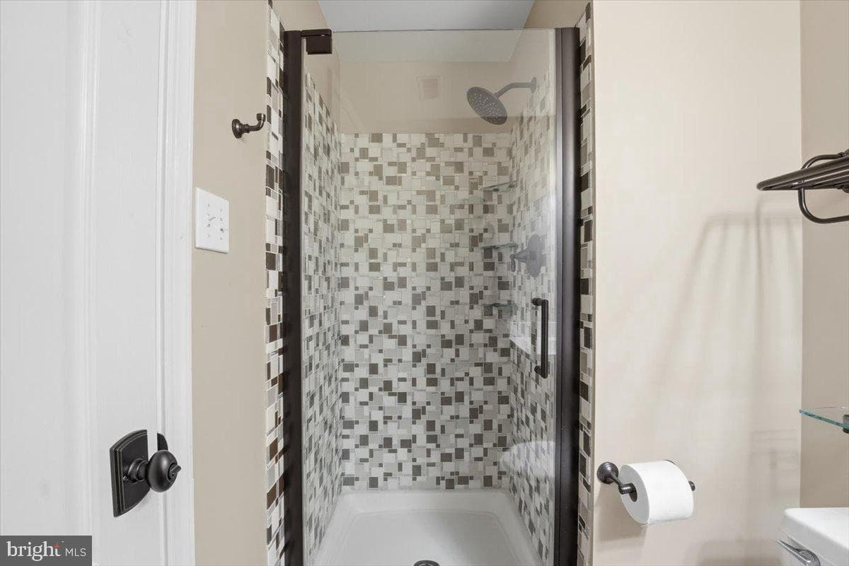 11221 Welland Street photo 28