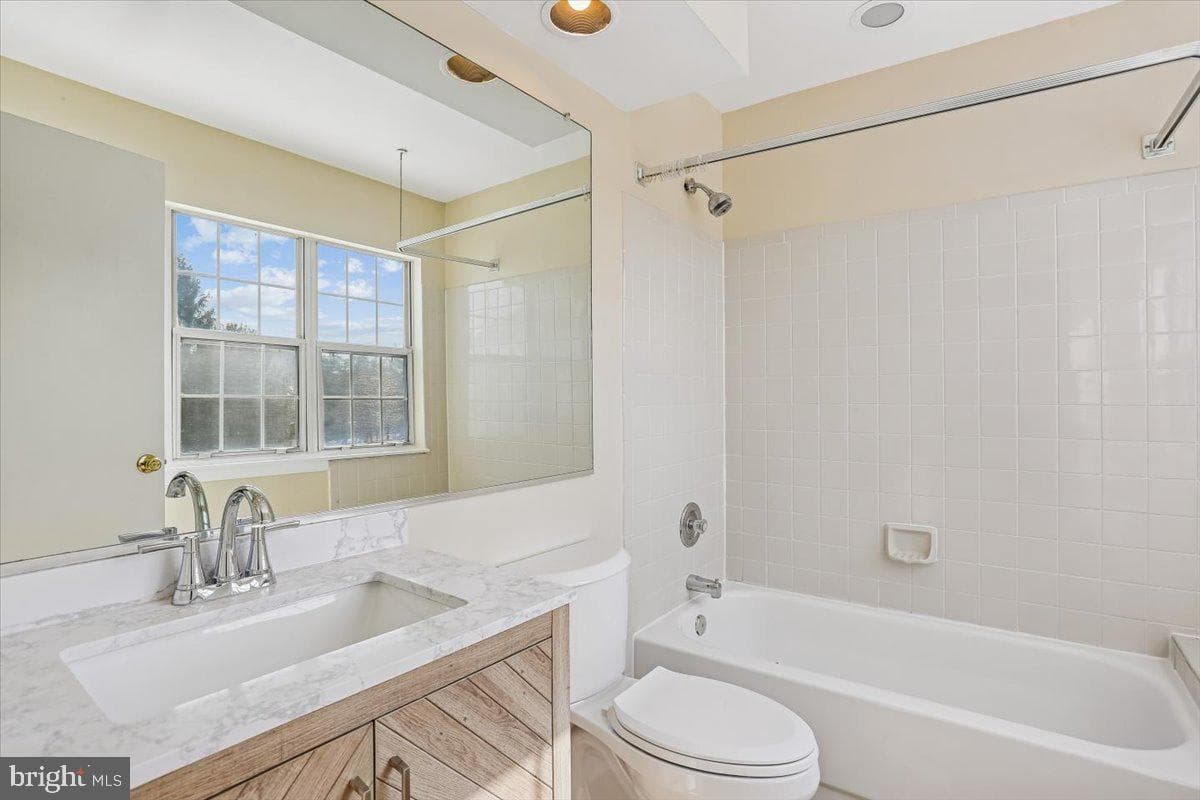 3531 Dartmoor Lane #11 photo 21