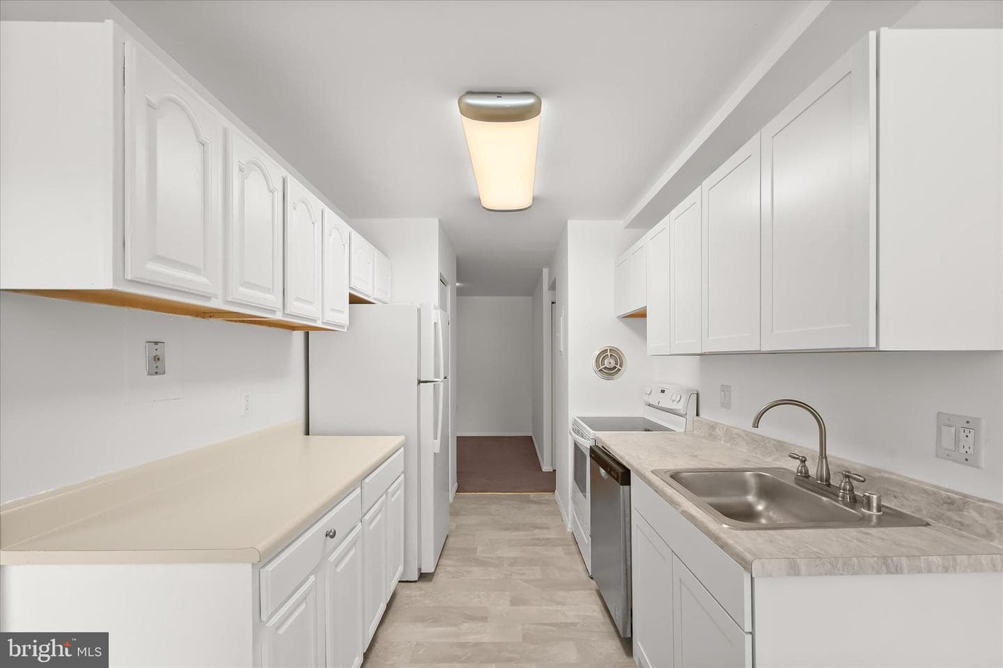 416 Girard Street #t2 photo 14