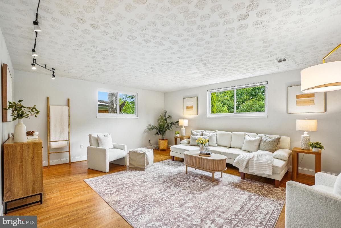 827 Caddington Avenue photo 30