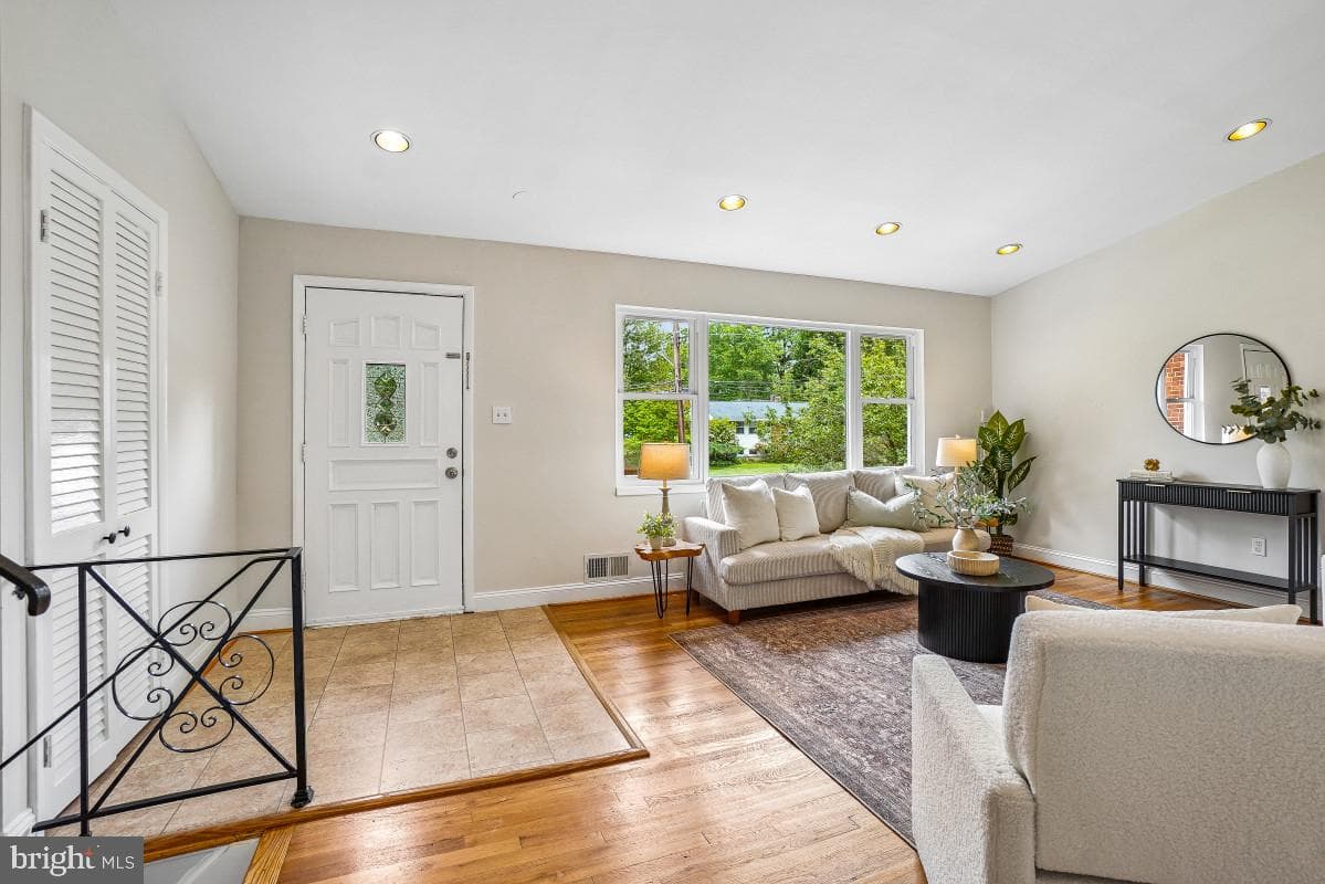 827 Caddington Avenue photo 4