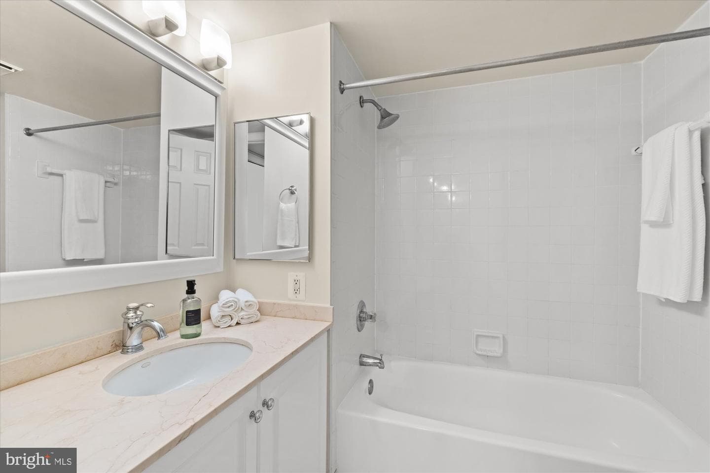 10101 Grosvenor Place #1907 photo 24