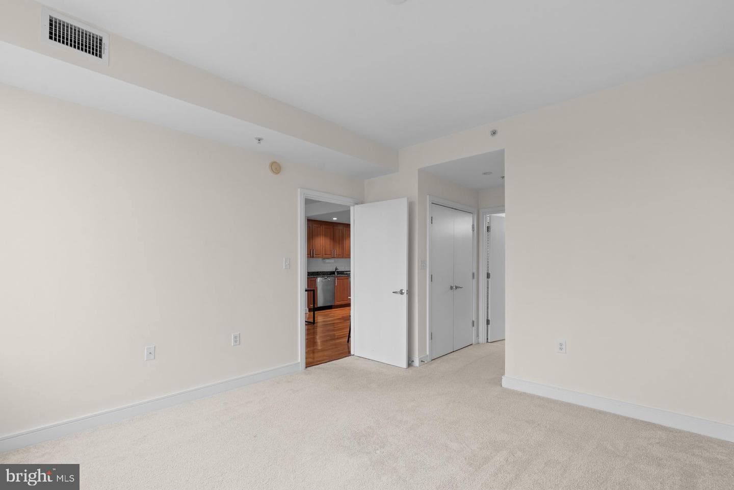 6820 Wisconsin Avenue #4003 photo 15