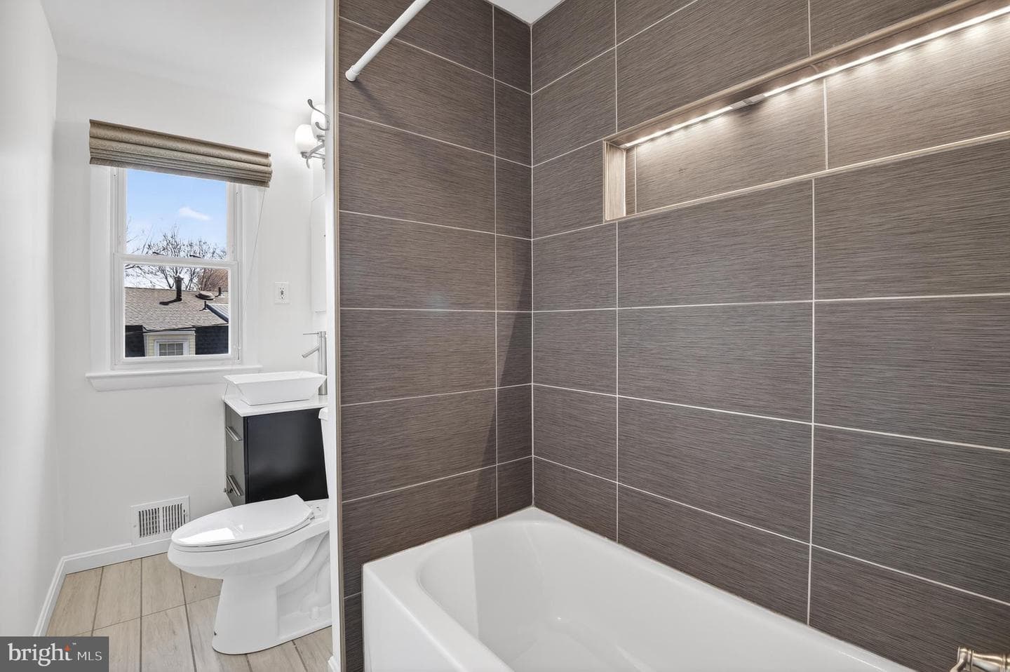 11004 Oakwood Street photo 23