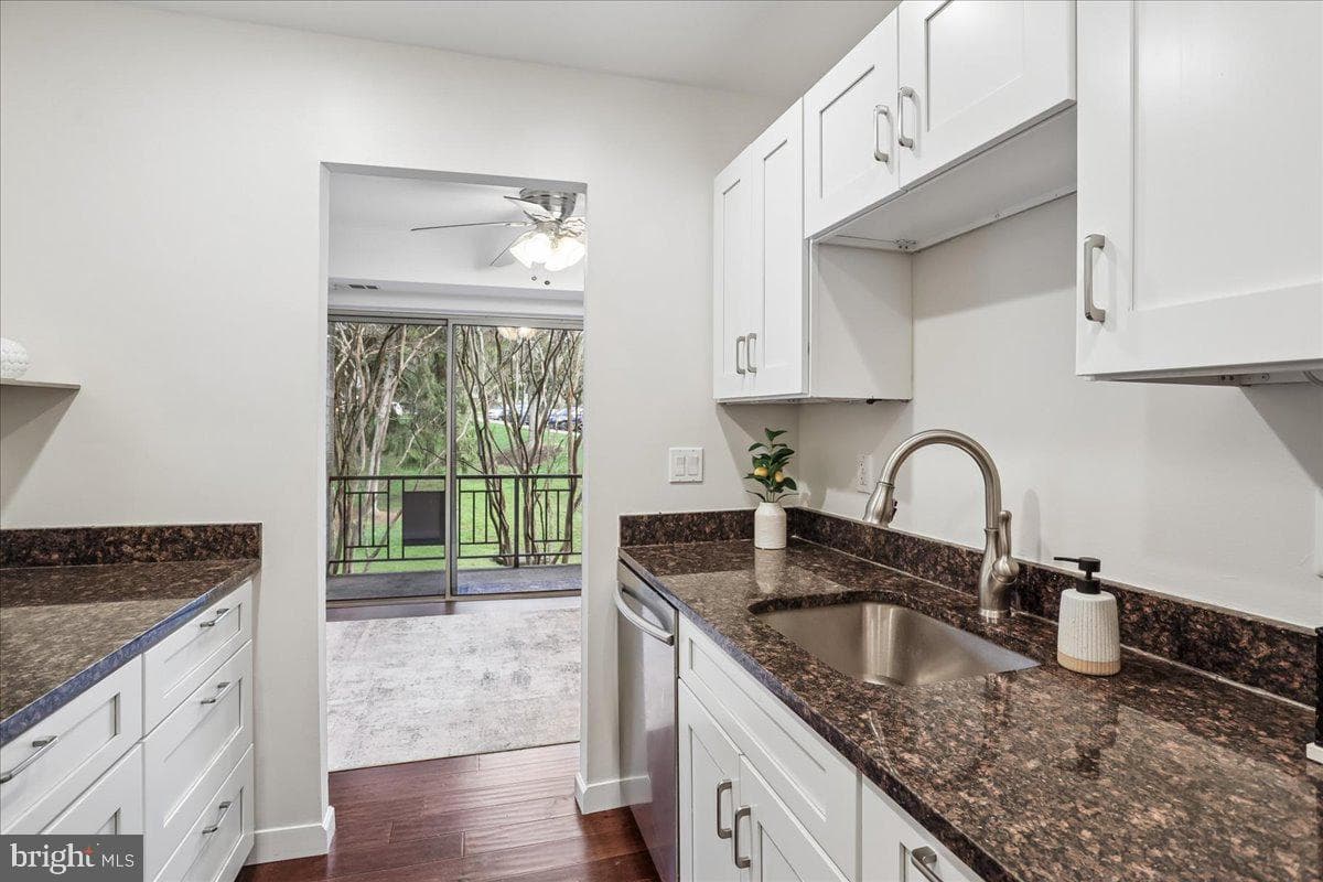 5202 Crossfield Court #120 photo 3
