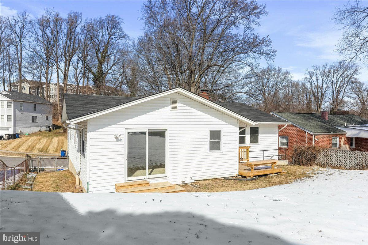 711 Cornwall Street photo 29
