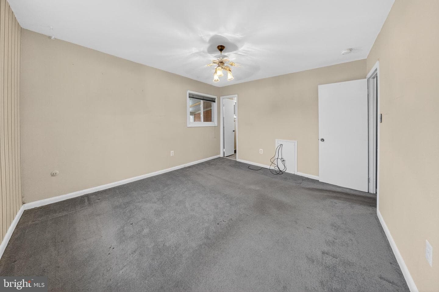 1030 Cresthaven Drive photo 8