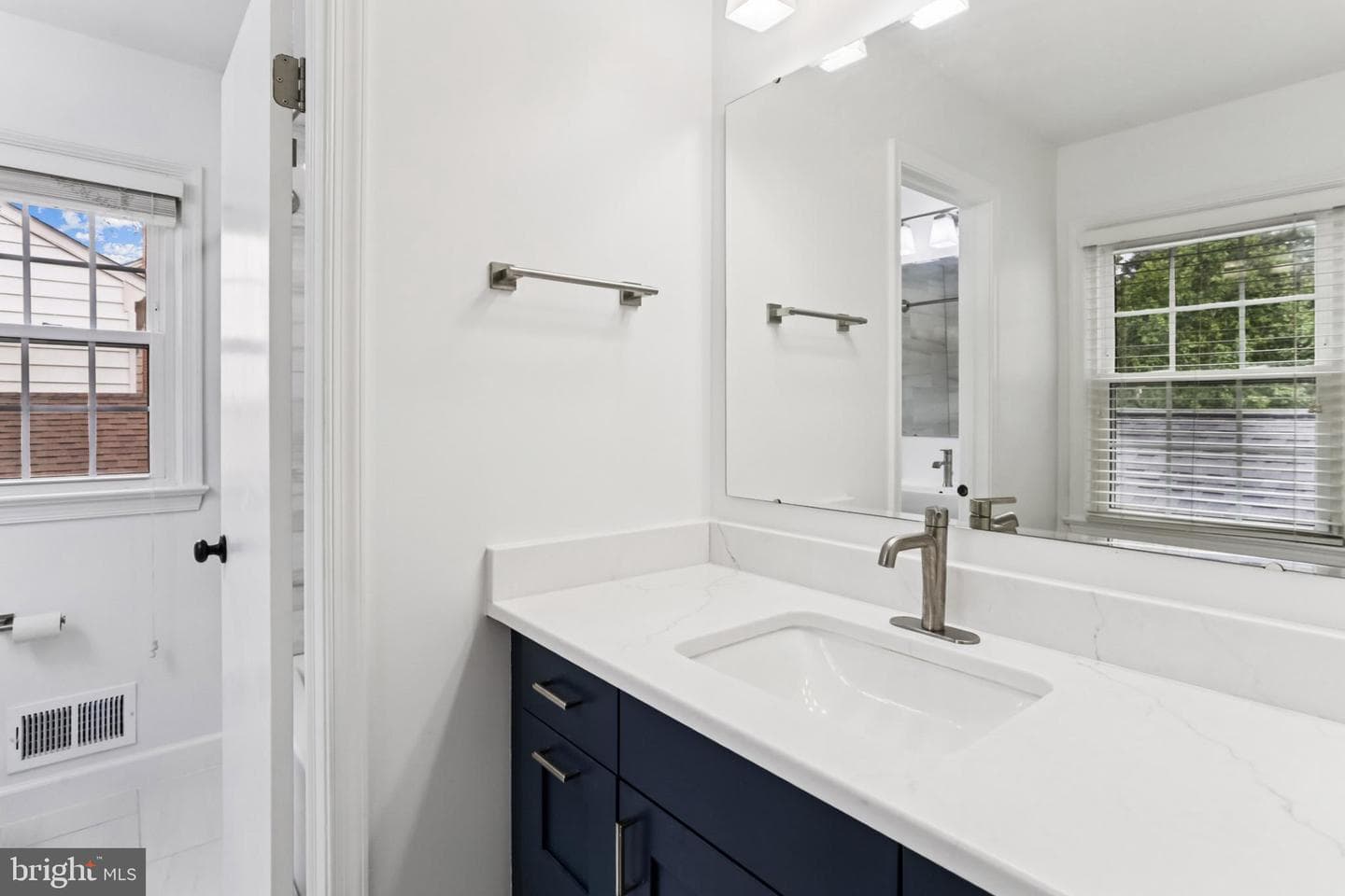 10233 Gainsborough photo 31