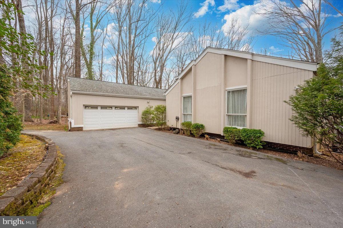 10101 Lloyd Road photo 4