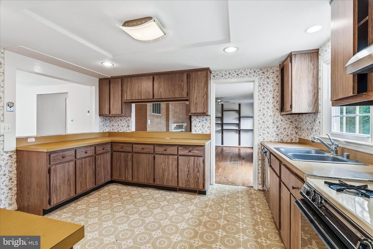 19312 Meaderidge Place photo 12