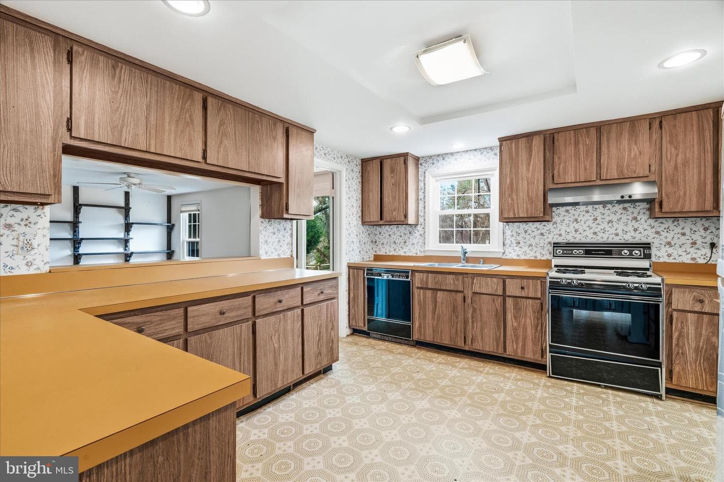 19312 Meaderidge Place photo 13