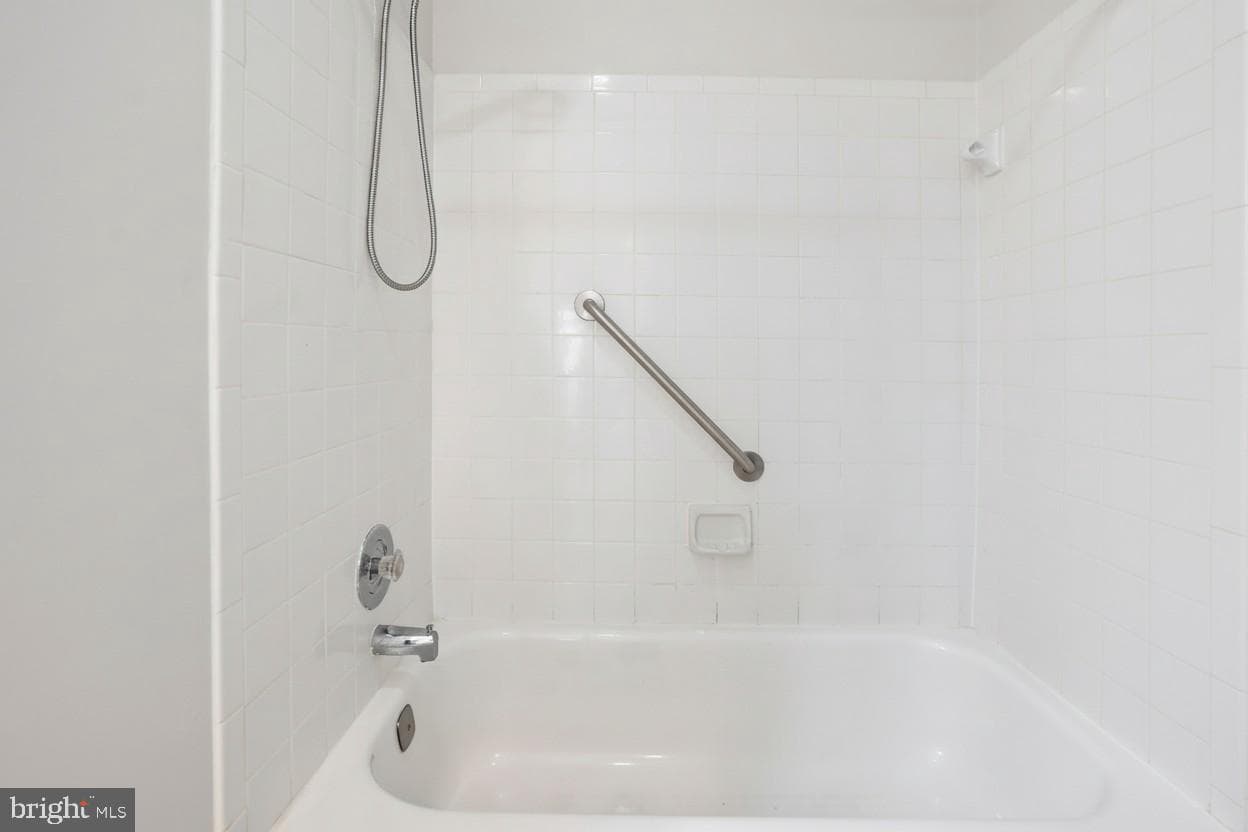 4 Leatherbark Court photo 42