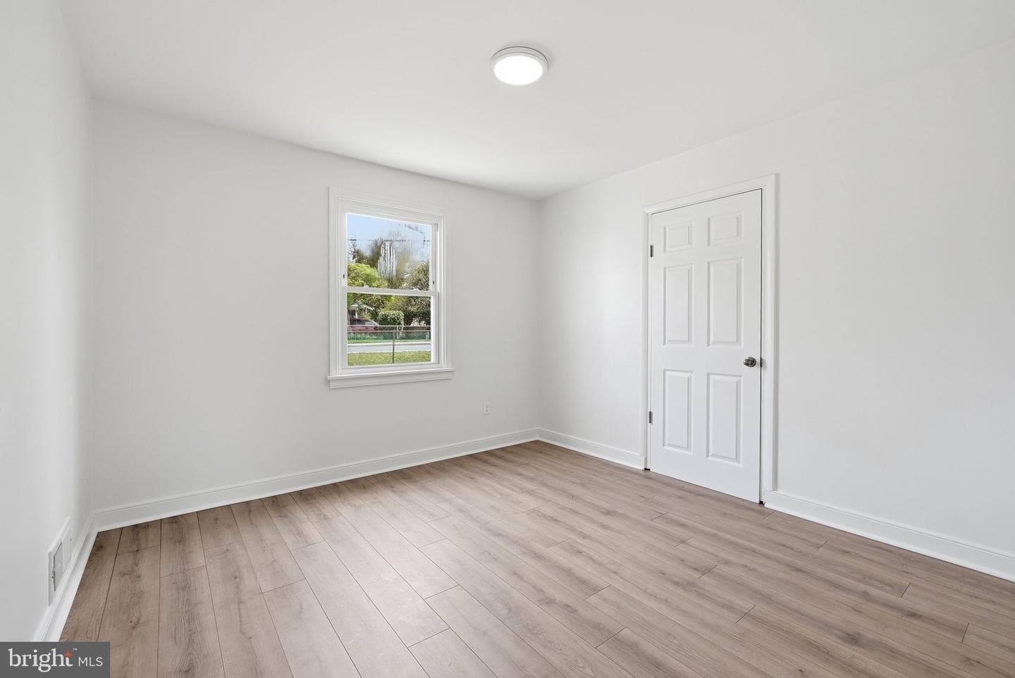 12304 Livingston Street photo 16