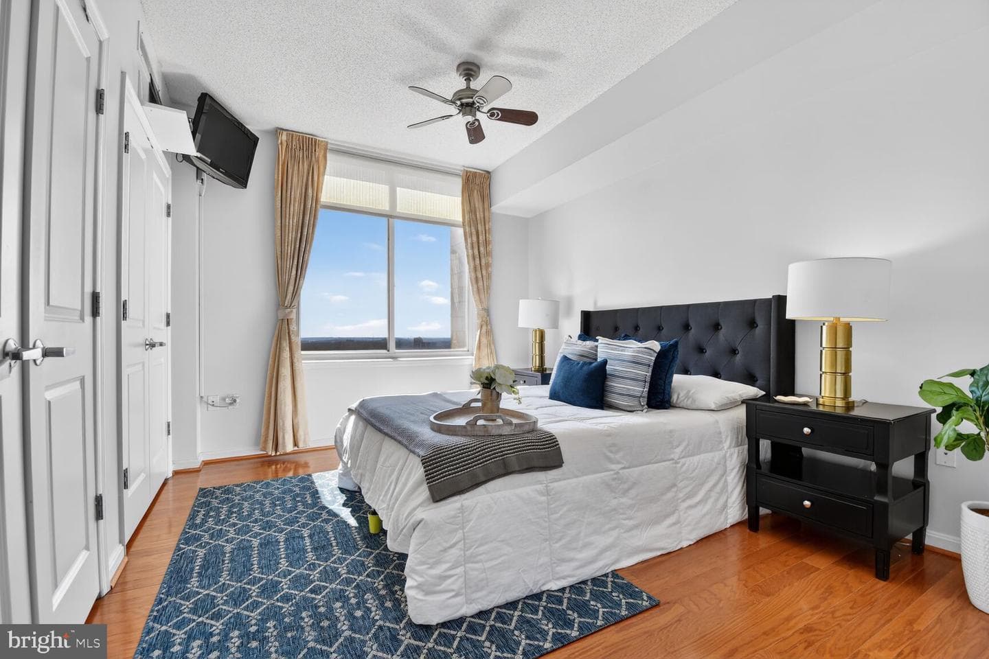 930 Wayne Avenue #1302 photo 24