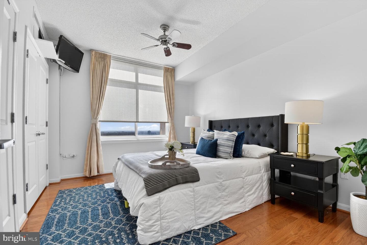 930 Wayne Avenue #1302 photo 25