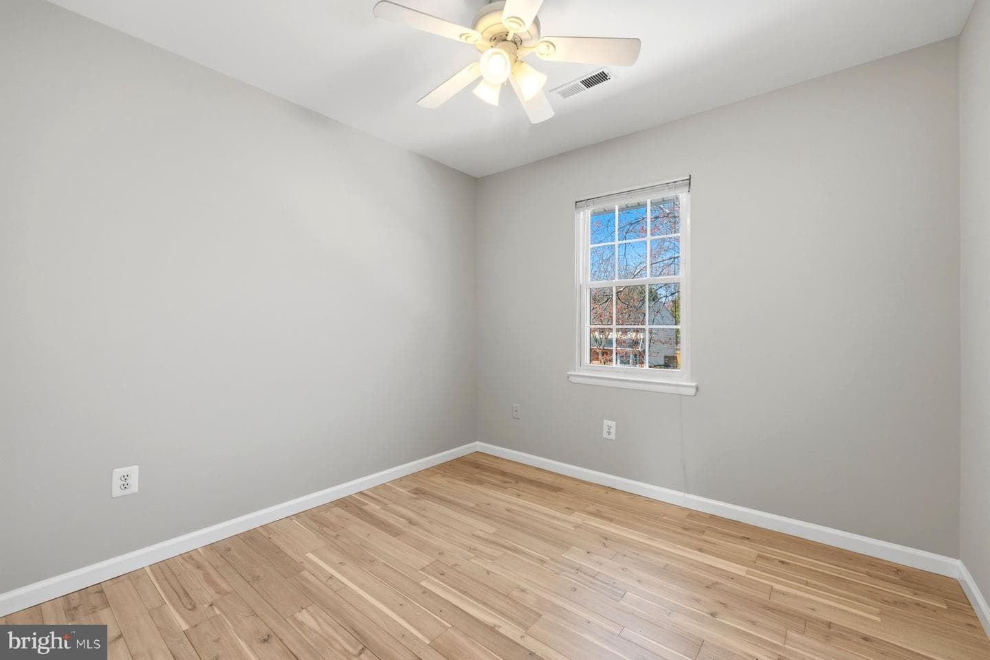 17736 Larchmont Terrace photo 14