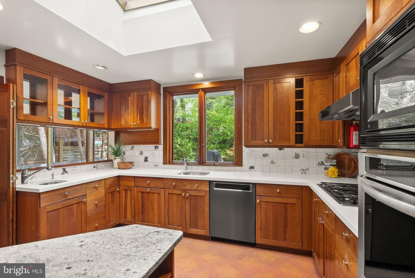 5927 Onondaga Road photo 19