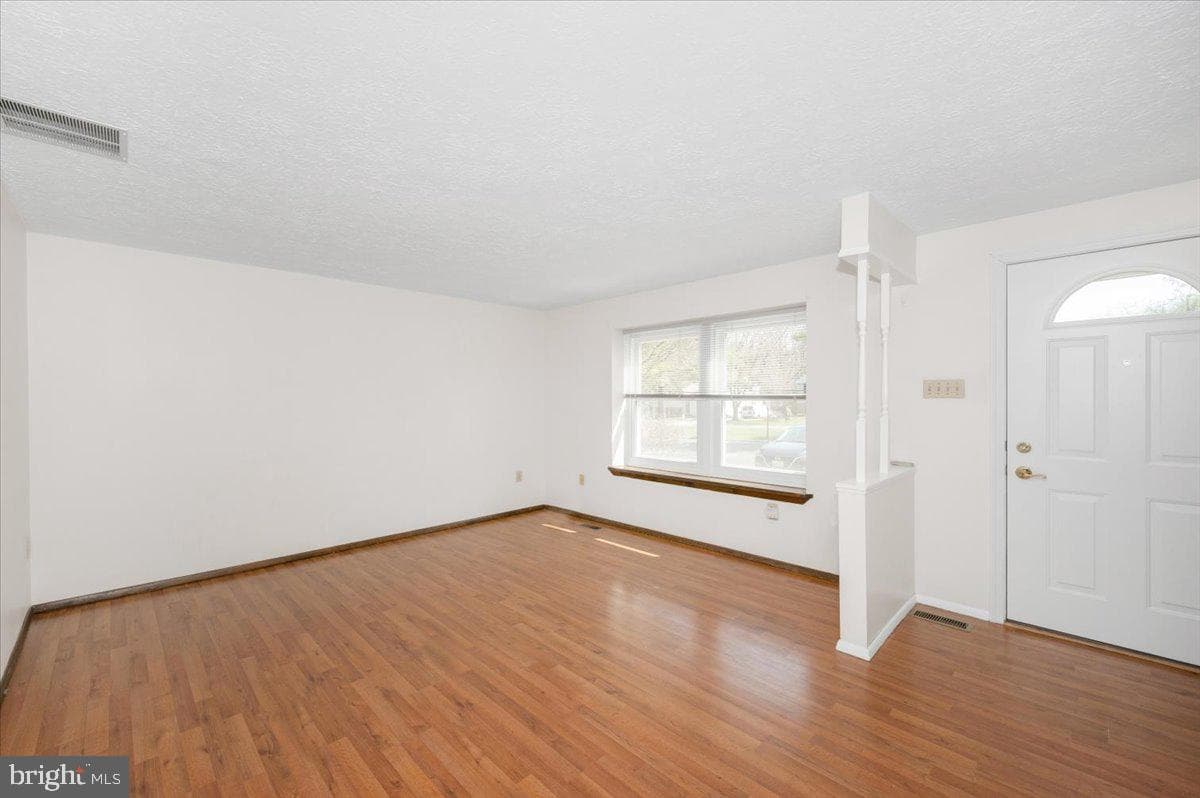 24224 Newbury Road photo 10