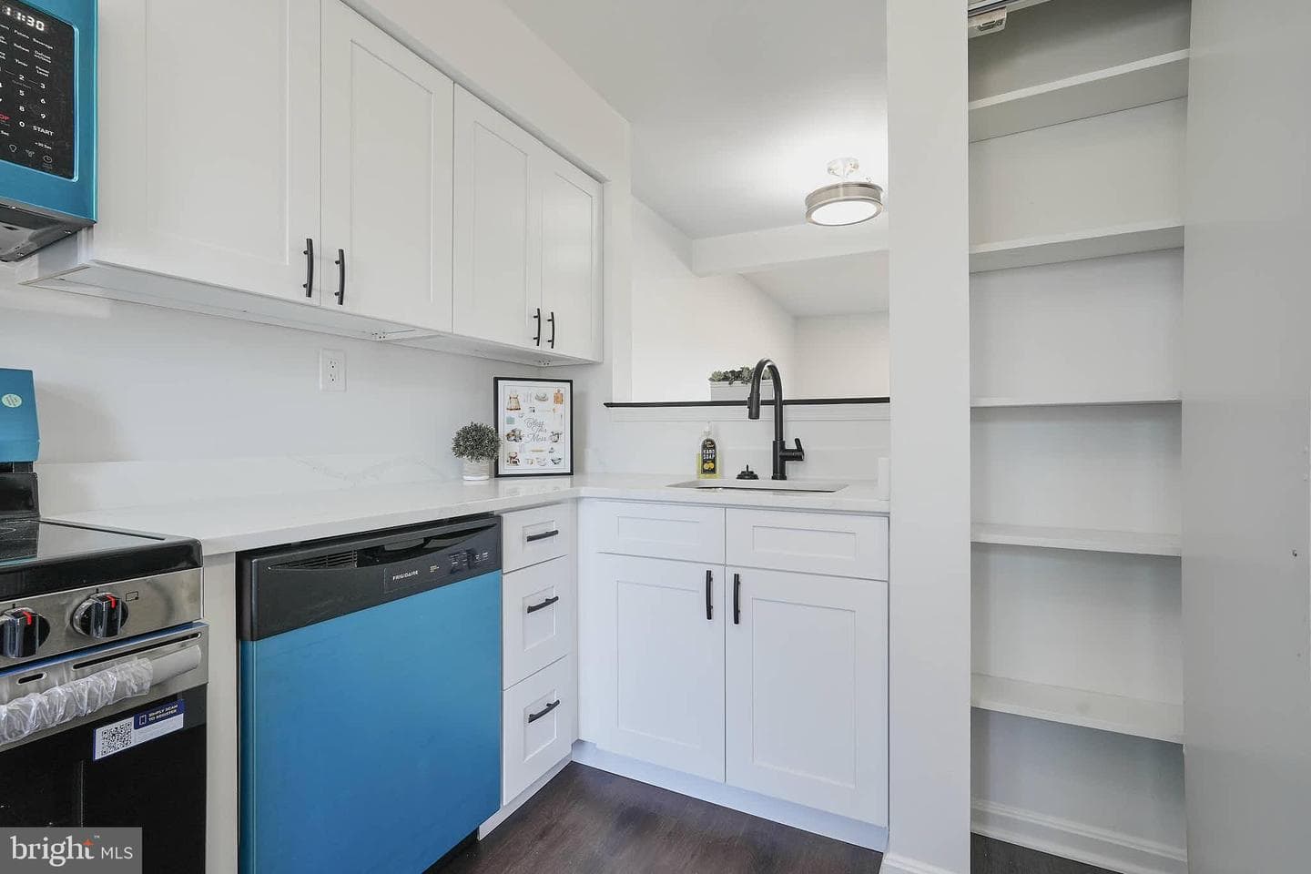 3034 Shepperton Terrace photo 9