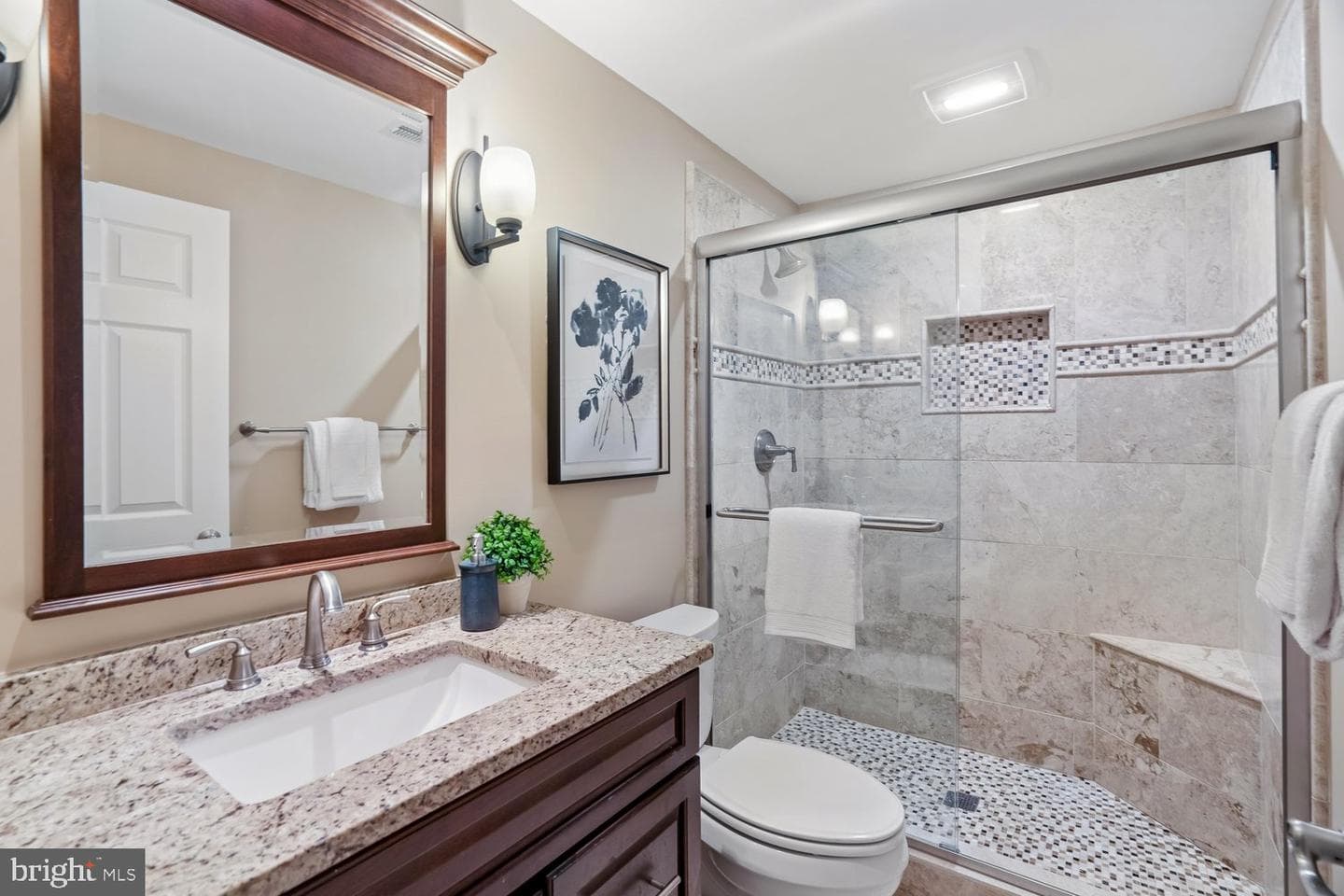 614 Linslade Street photo 45